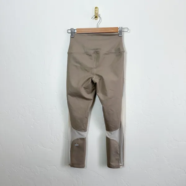 ALO Yoga‎ | High Waisted Coast Yoga Capris Leggings in Gravel Tan - Image 4