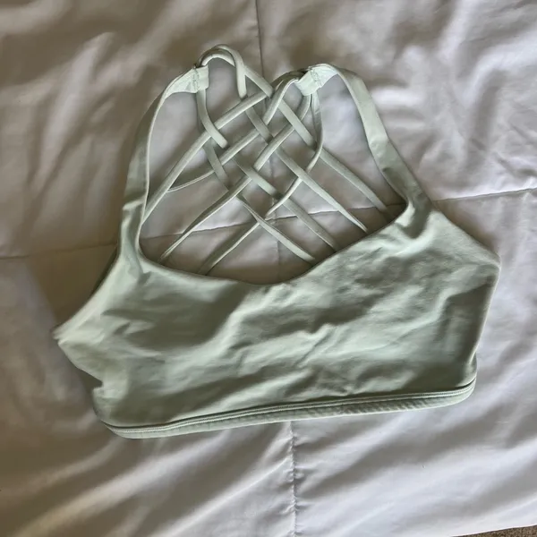 Lululemon free to be wild bra size 8 in delicate mint - Image 3