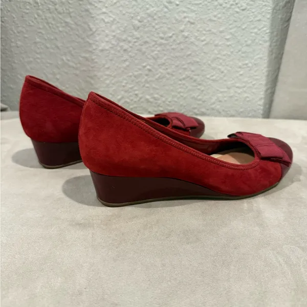 Cole Haan Burgundy Suede Patent Leather Bow Round Toe Wedge Loafers Size 7B‎ - Image 4