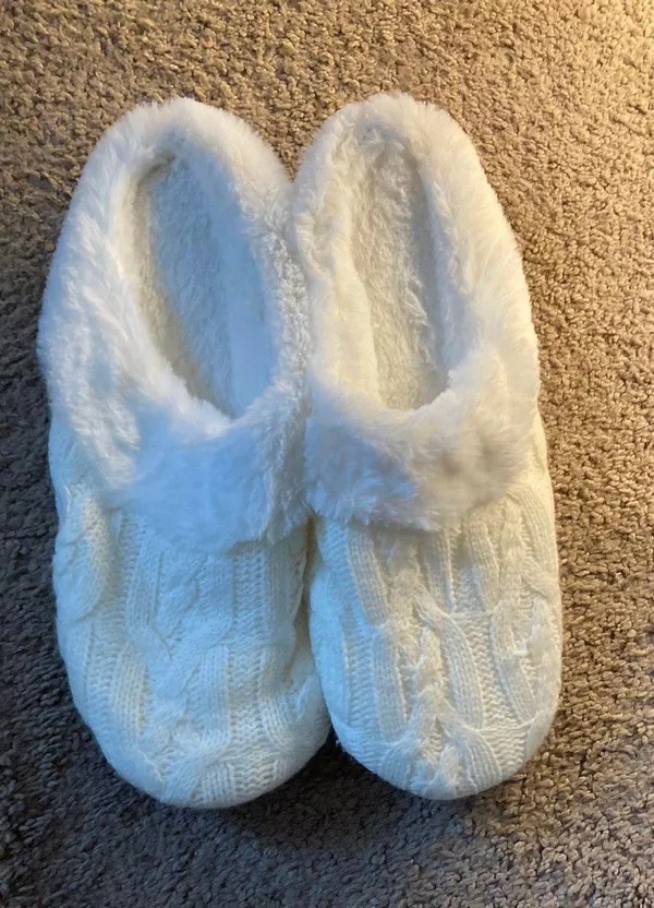 White Slippers Size 9.5 - Image 2