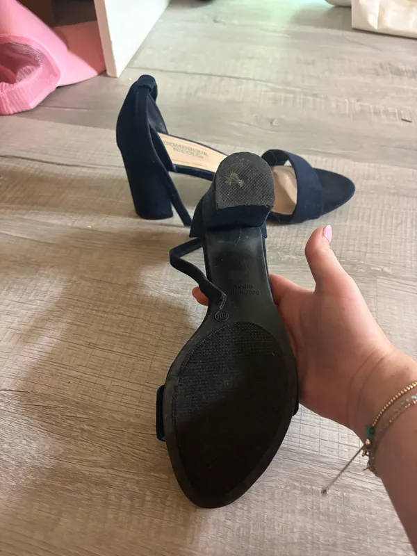 Navy blue heels Size 8 - Image 3