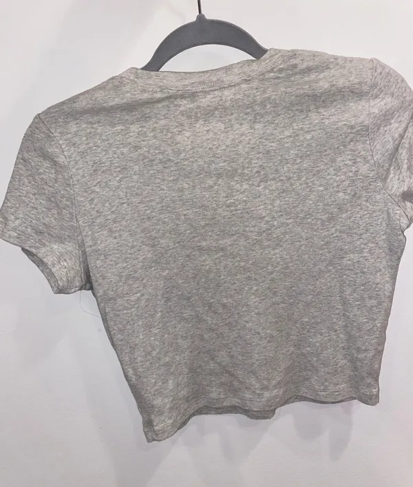 Hollister Heather Gray Cropped T Shirt - Image 2