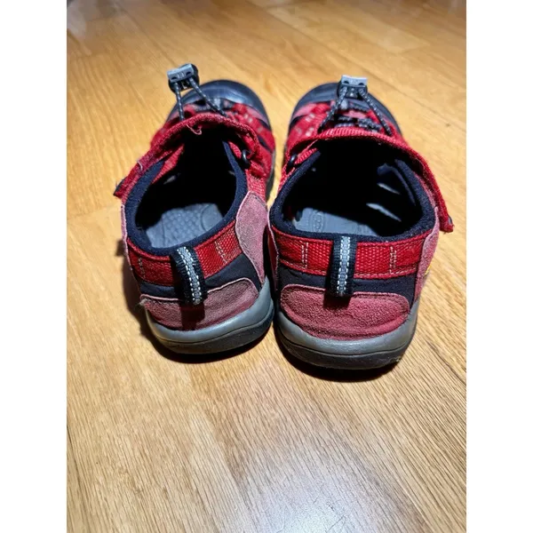KEEN Newport H2 Sandals Hybrid Ribbon Red/Gargoyle Kids Size 5.5-6 Women’s 7.5 - Image 2
