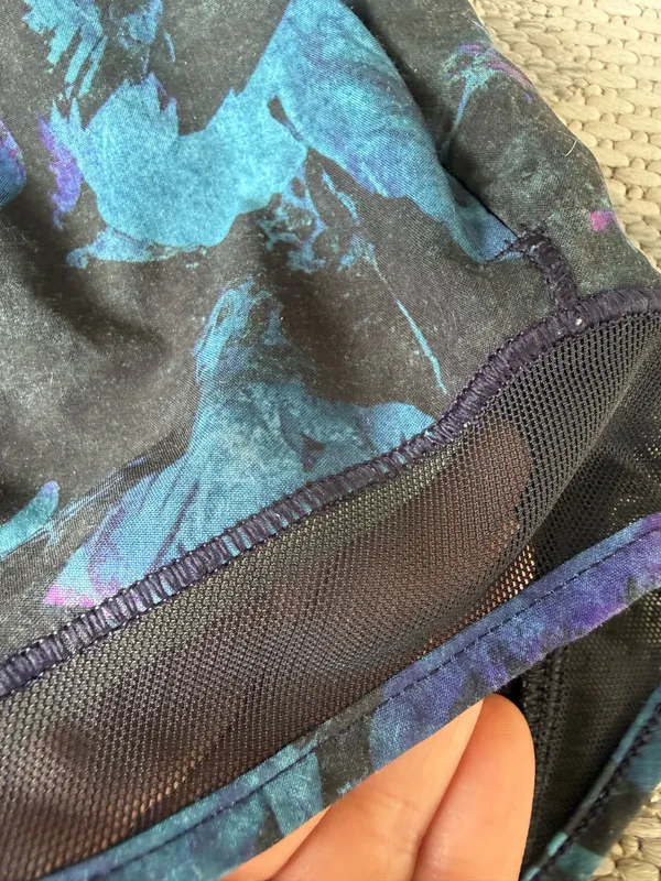 Lululemon Hotty Hot Shorts 2.5” Floral Shift Size 2 - Image 4