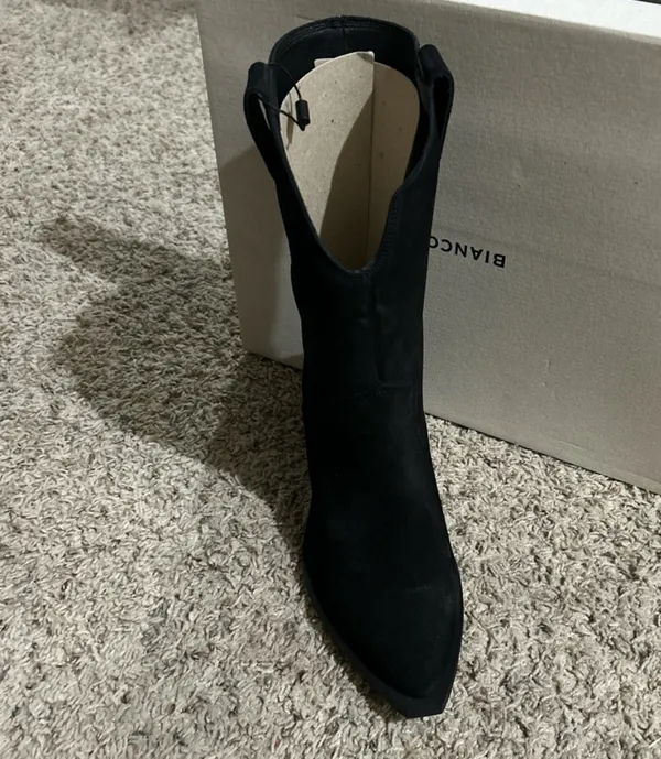 Black cowboy boots Size 9 - Image 2