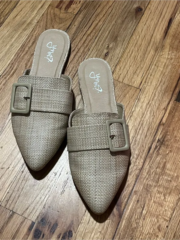 YNOT? Beige Woven Pointed Toe Mule Flats Size 8 | Buckle Accent Slip-On - Image 2