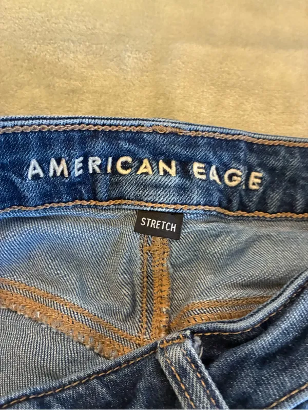 Women’s American Eagle Classic Stretch Mom Straight Jeans in Medium Blue Size 8 - Image 7