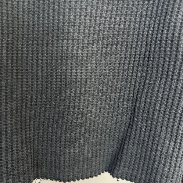 Forever 21 women’s dark gray waffle knit cropped long sleeve round neck top M - Image 2