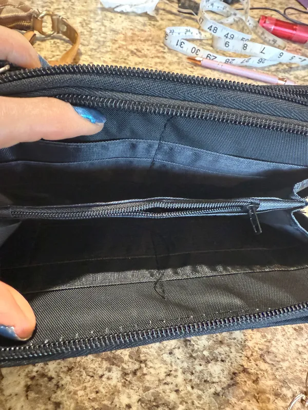 Wallet Crossbody Black - Image 2