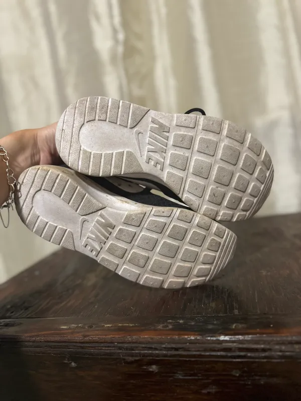 Sneakers - Image 4