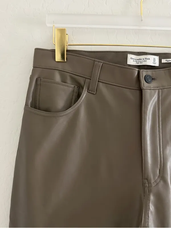 NEW Abercrombie & Fitch Curve Love Vegan Leather Cargo 90s Relaxed Pants 31/12 - Image 6