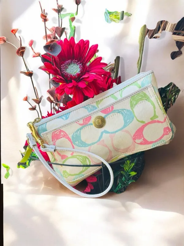 a vintage Coach Y2K pastel scribble wristlet ivory Canvas bag - Image 3