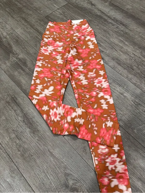 Aerie offline real me High-Waist Floral Print Leggings in Peach & White - Image 11