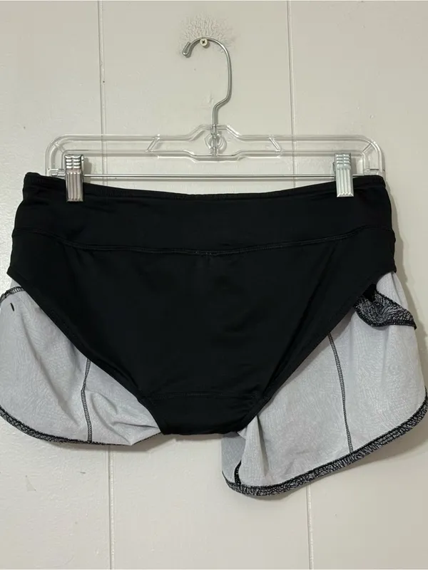 Lululemon Speed Up Shorts 2.5” Size 6 Black White Print Lined Running Active - Image 6