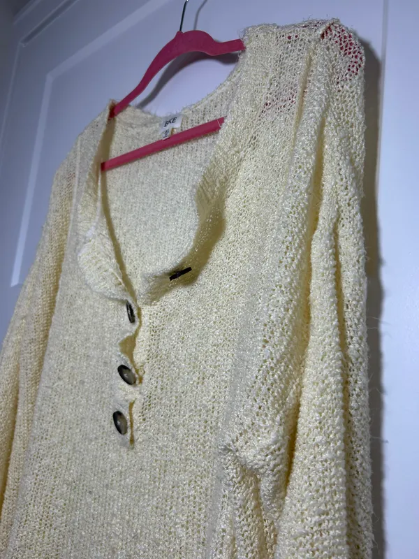 Buckle XL  sweater top - Image 3