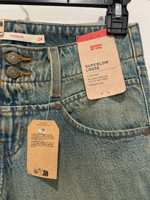 Levi’s Superlow Loose Yoke Jeans Women’s 24x32 NWT - Image 2