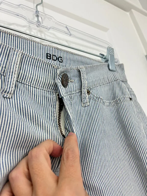 BDG Urban Outfitters Blue Size 24 Mid-Rise Cigarette Ankle Striped Jeans - Image 3