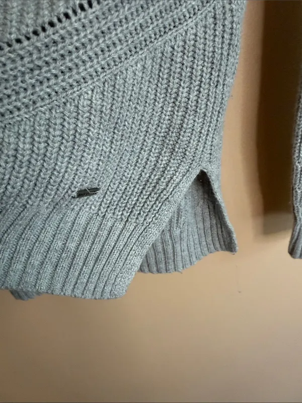 Hollister Light Gray Crewneck Knit Sweater - Image 4