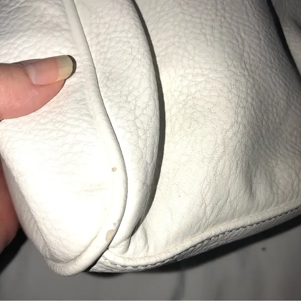 Juicy Couture Crossbody Bag White Pebbled Convertable Adjustable Gold Zip Top - Image 14