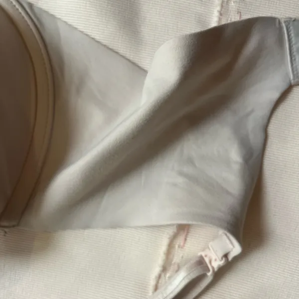Victoria's Secret Cream T-Shirt Bra with Molded Cups - Image 5