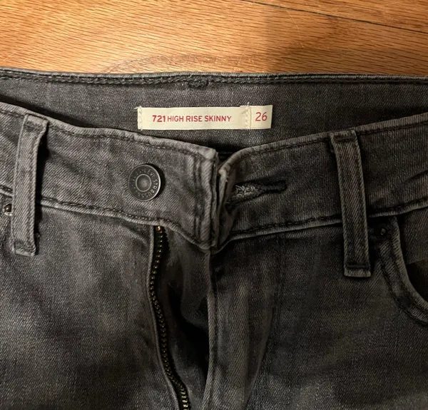 Levi's 721 High-Rise Skinny Jeans Grey - Image 3