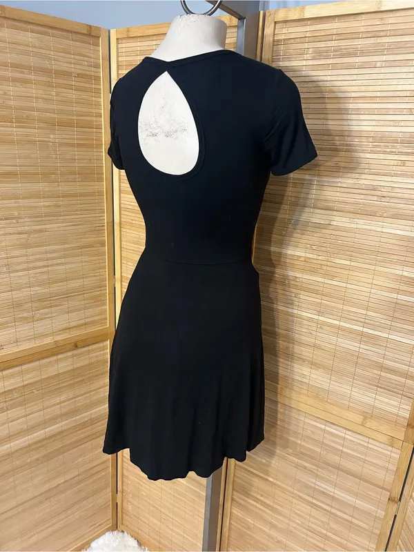 Garage black fit and flare skater dress scoop neck short sleeve comfy woman’s XS - Image 4