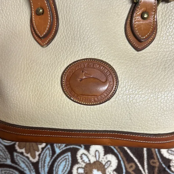 Vintage Dooney & Bourke Cream and Brown Satchel - Image 3