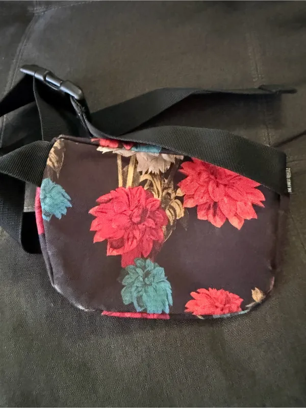 Herschel Supply Company Black Floral Mini Crossbody Fanny Bag - Image 2