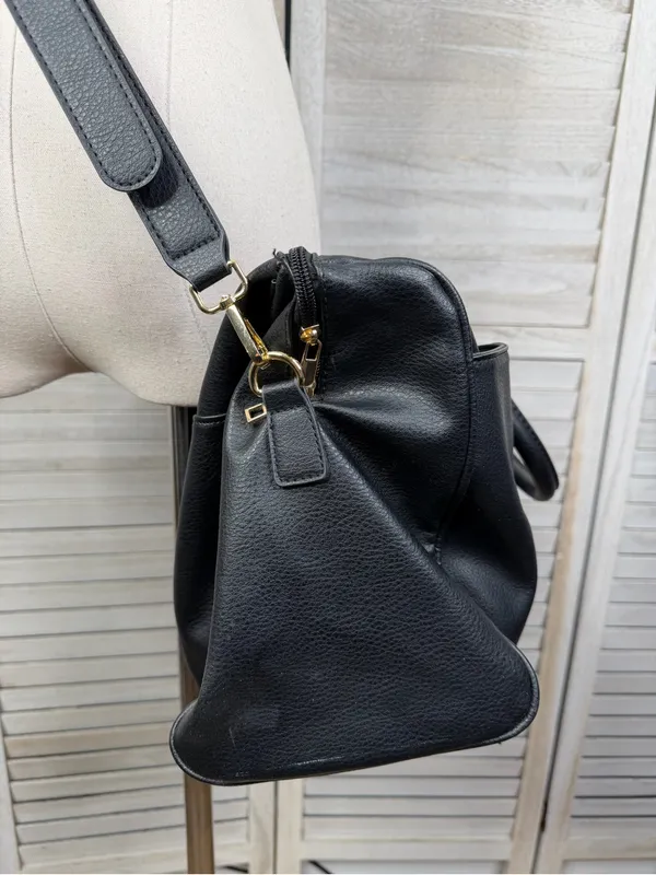JUSTFAB Black Vegan Leather Weekender Travel Overnight Duffle Bag - Image 4
