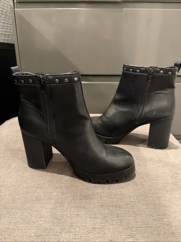 New Report Black Stud-Trim Chunky Heel Ankle Boots Size 8M - Image 4
