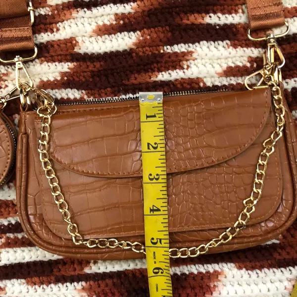 Brown crocodile croc crossbody faux leather shoulder fanny bag purse gold tone chain strap, zipper closure w/ mini pouch Measurement in pics - Image 3
