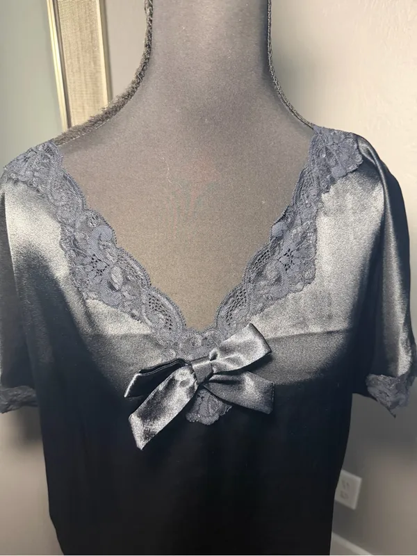 VTG Victoria's Secret Gold Label satin lace trim bow black nighty M/L. - Image 3