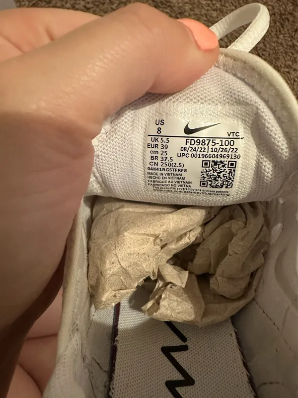 Women’s Nike Air Max 270 Shoes - Image 8