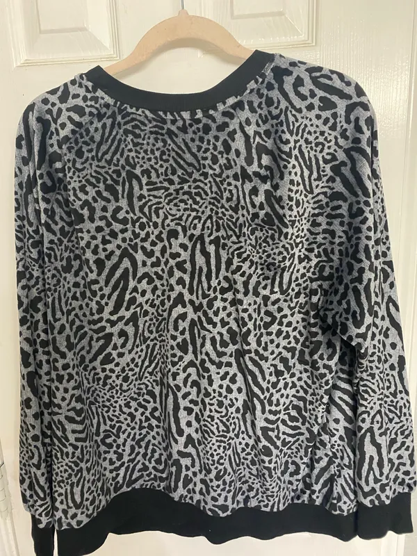 Soft leopard pullover - Image 3