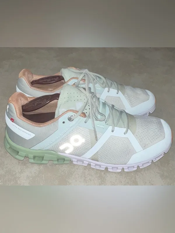 On Running Women's mint and terracotta tones Green Size 9.5 - Image 2