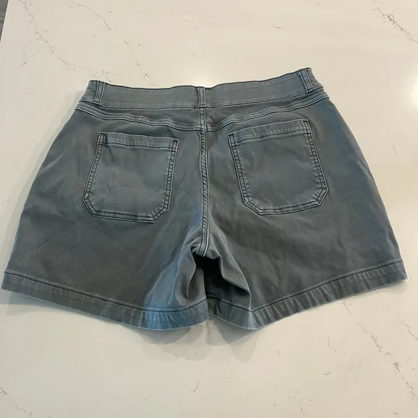 SPANX Twill Stretch Short 6" in Hazy Grey Size Large‎ - Image 4