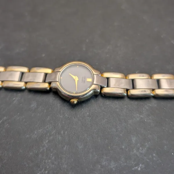 Ladies Citizen Watch Two Tone 5920-S76248 Needs New Battery - Image 10