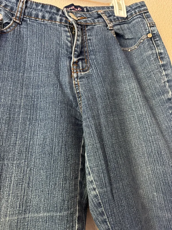 Women’s Dark Blue Embroidered Back-Pocket Jeans - Pink Detail - Image 4