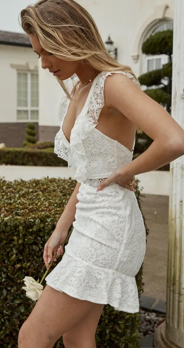 Selfie Leslie SHORT STORY RUFFLE STRAP CRISS-CROSS BACK DRESS FLORAL LACE WHITE - Image 3