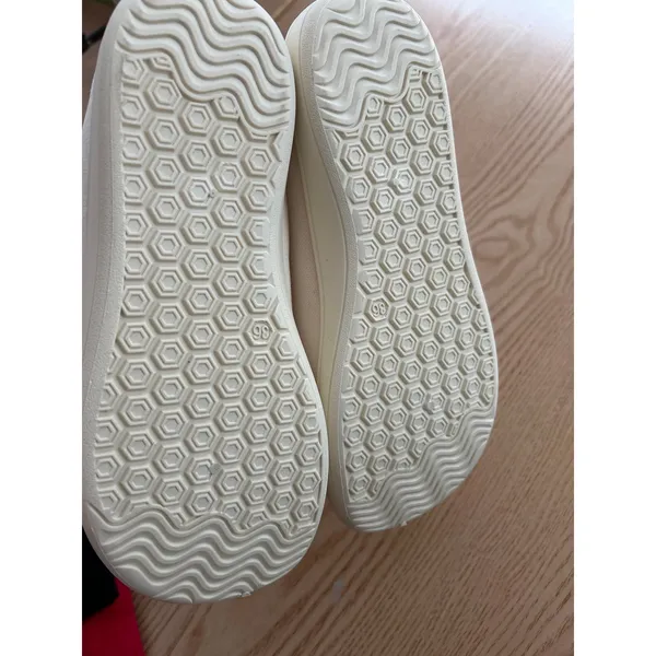 New Women's Lace Up No Tie Sneakers Cream/White size 5.5-6 - Image 6