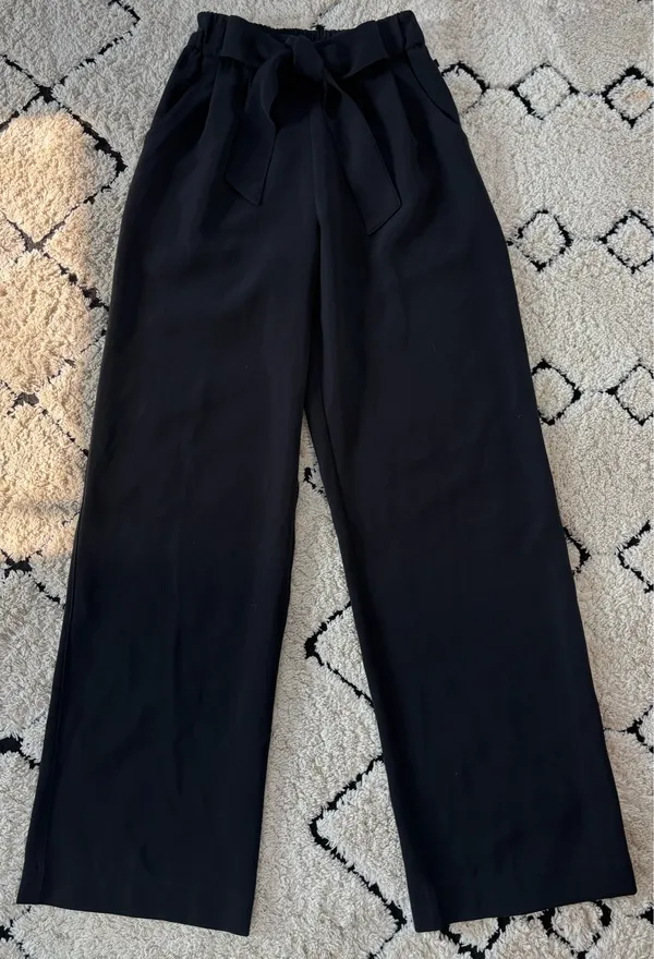 Lululemon Noir Pants - Image 2