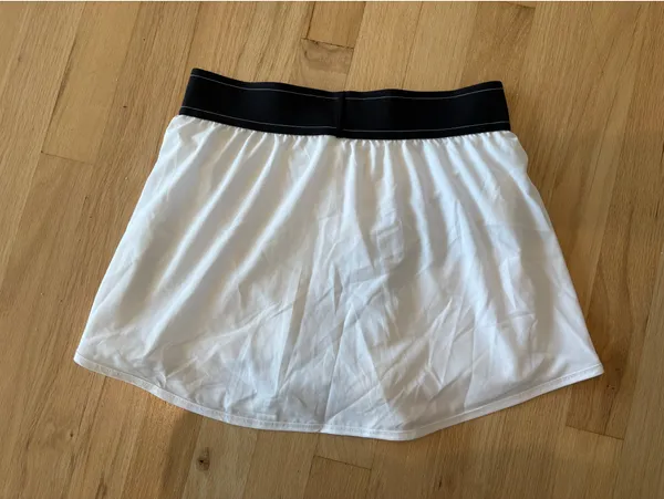 Alo Yoga White Match Point Skirt - Image 8