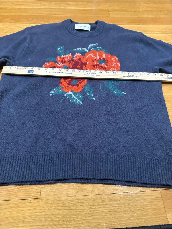 Abercrombie & Fitch crew neck floral soft A&F sweater size large . - Image 2
