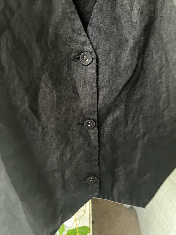 Quince Black Linen Vest - Image 3