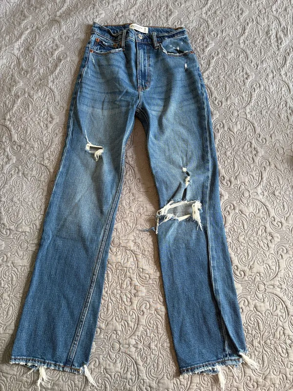 Abercrombie Jeans - Image 3