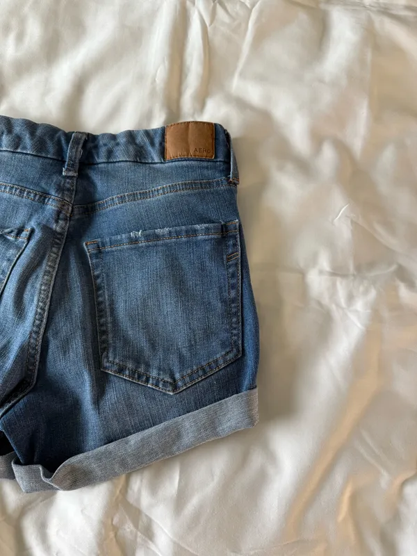 Medium Wash High Rise Curvy Midi Shorts - Image 4