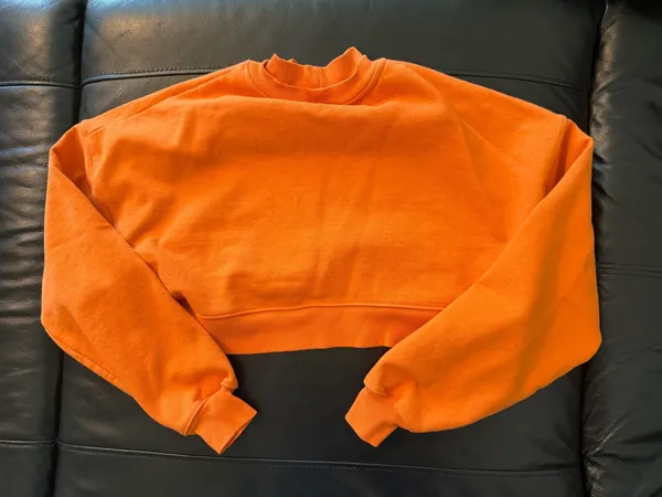 Sold out gymshark cropped crewneck - Image 7