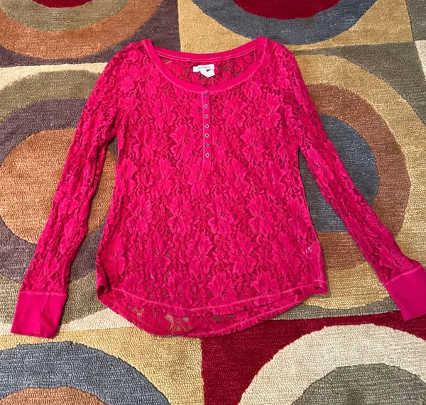 Aeropostale Vintage y2k 90’s style Lace Floral Henley Button Top Dark Pink Large - Image 2