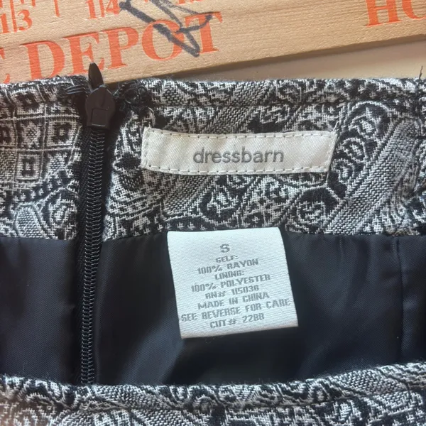 Dressbarn Maxi Skirt S Gray White Black Fringe Tile‎ Print Rayon Blend - Image 4