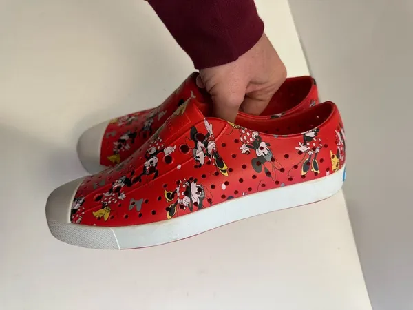 2021 Disney Parks X Native Minnie Mouse Red Slip On Slides Shoes Jefferson Sz 10 - Image 3